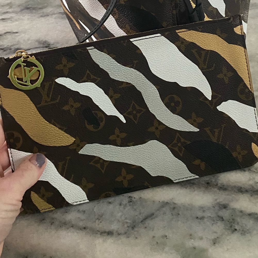 Louis Vuitton league of legend pouch